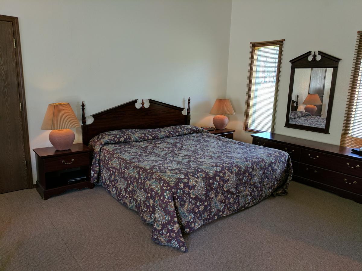Rock Creek Mercantile & Motel Clinton Экстерьер фото