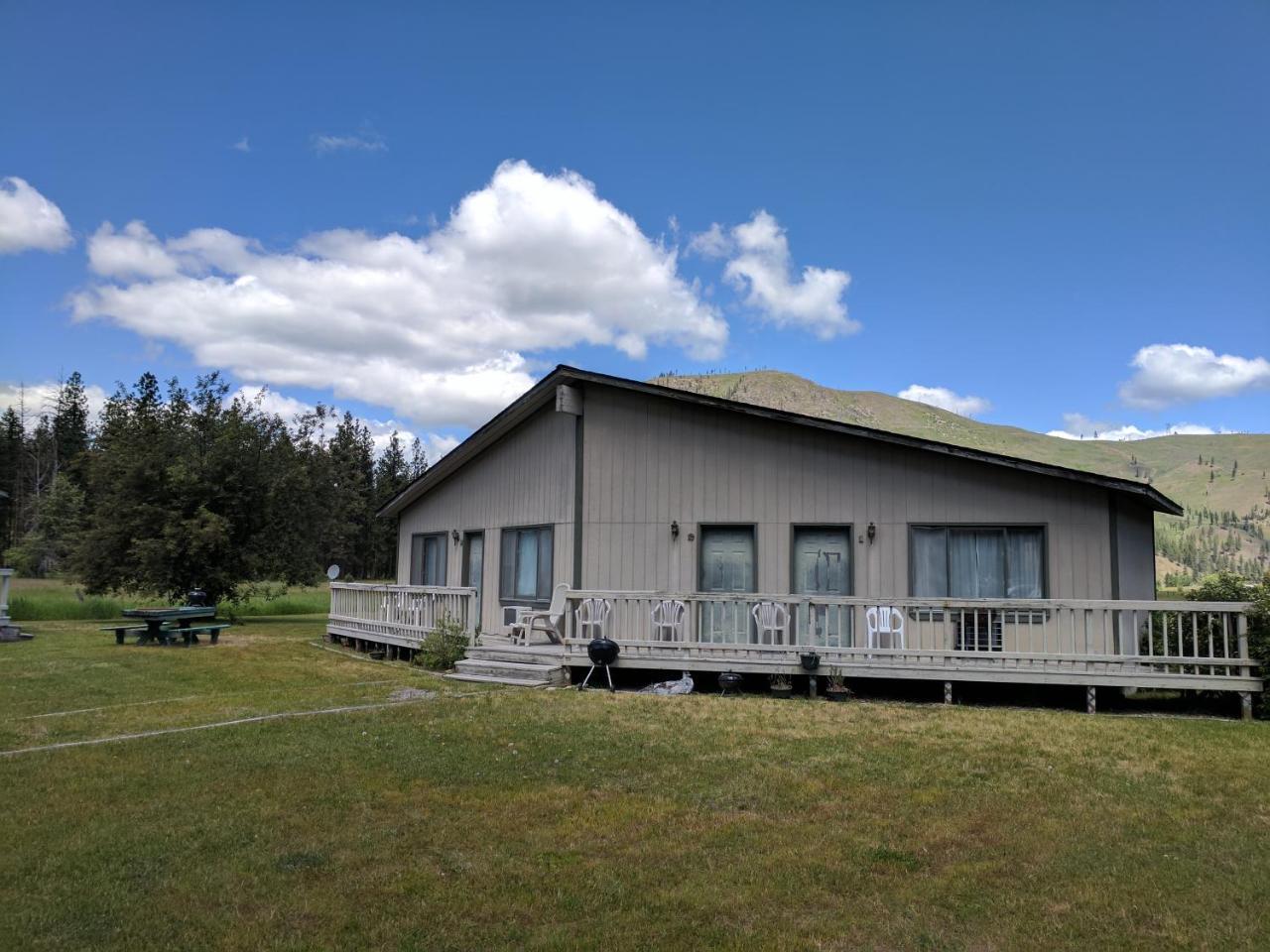 Rock Creek Mercantile & Motel Clinton Экстерьер фото